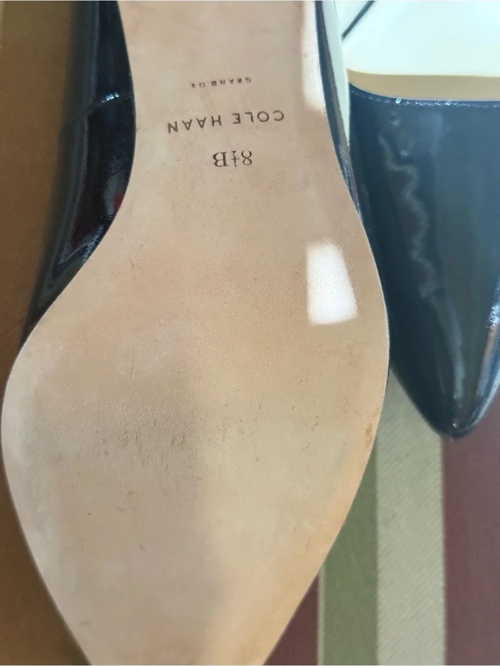 New Cole Haan Black Patent Pointed Pumps with Sleek Silhouette Size 8.5 - Picture 4 of 5